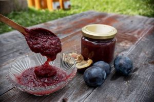 Esta receta es muy buena para la salud debido a este impresionante ingrediente que contiene. Es por eso que hoy te enseñaremos como se hace la mermelada de ciruela. Como se hace la mermelada de ciruela